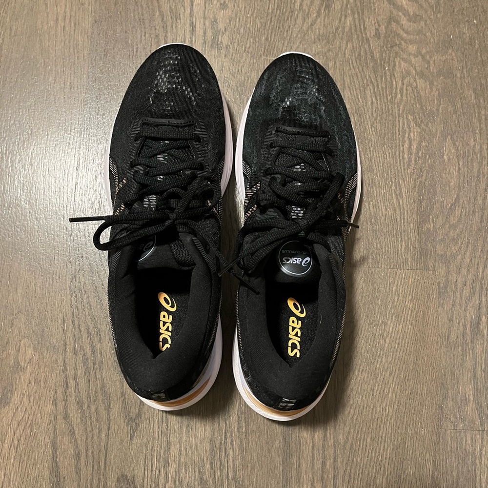 ASICS Gel-Cumulus 23 woman’s running shoes in Black/Sun Peach size 11b.